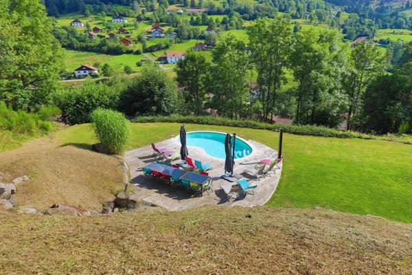 Dpt Vosges (88), à vendre LA BRESSE gite en pierre P9 de 284,15 m² - Terrain de 3 700 m²