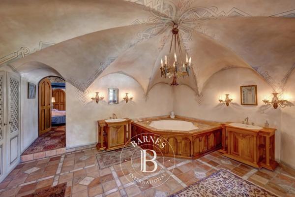Annecy, Château 5 Chambres -  685 m² à vendre
