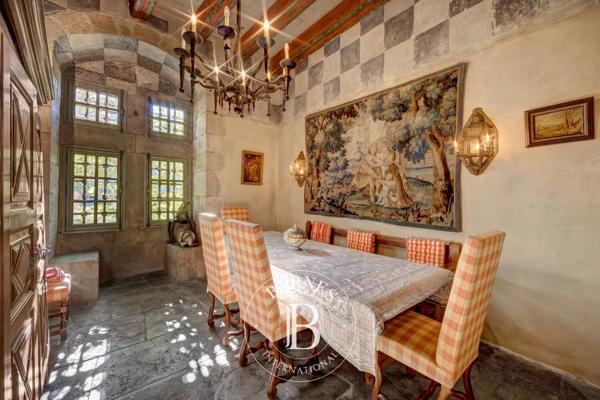 Annecy, Château 5 Chambres -  685 m² à vendre
