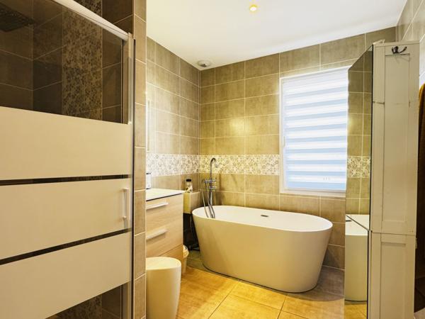 Maison Les Sables D Olonne La Pailloilière 78.28 m² hab 2 chambres jardin garage