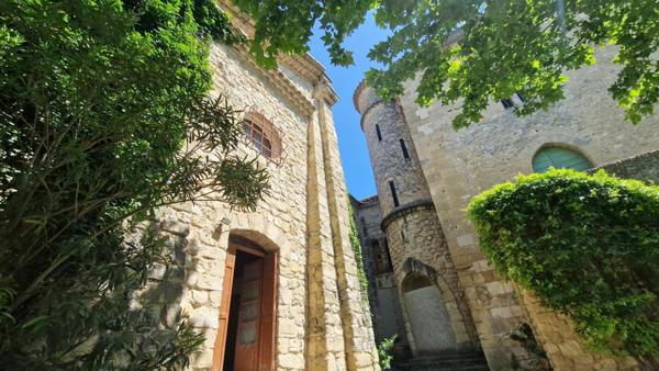 Maison à vendre    8 pièces •  L'Isle-sur-la-Sorgue