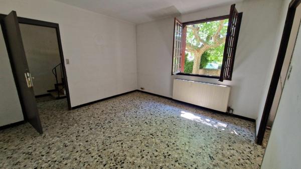 Maison à vendre    8 pièces •  L'Isle-sur-la-Sorgue