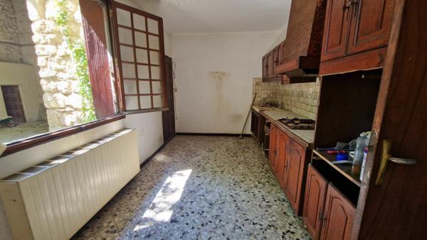 Maison à vendre    8 pièces •  L'Isle-sur-la-Sorgue