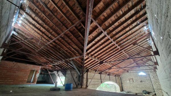 Maison à vendre    8 pièces •  L'Isle-sur-la-Sorgue