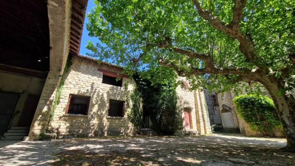 Maison à vendre    8 pièces •  L'Isle-sur-la-Sorgue