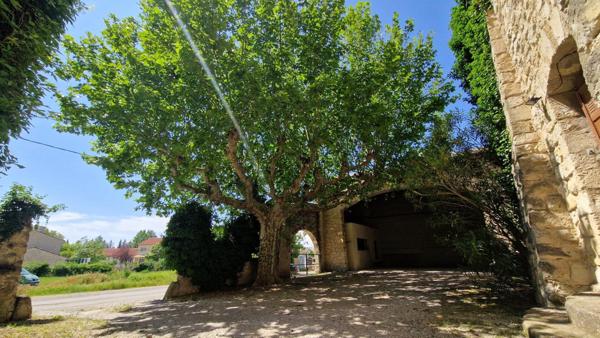 Maison à vendre    8 pièces •  L'Isle-sur-la-Sorgue