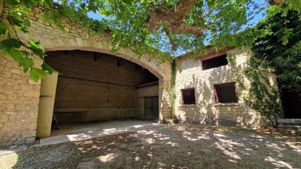 Maison à vendre    8 pièces •  L'Isle-sur-la-Sorgue