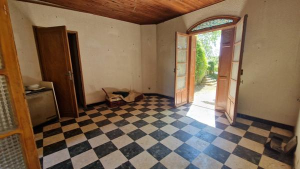 Maison à vendre    8 pièces •  L'Isle-sur-la-Sorgue