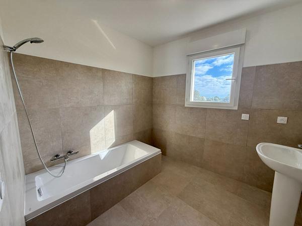 Location : appartement 3 pièces à BORGO