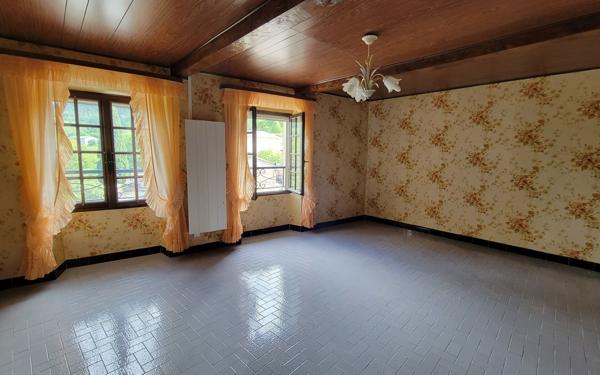 Maison à vendre    3 pièces •  Antonaves