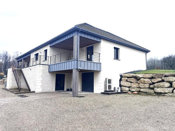 Maison d'architecte 200 M2 5 chambres sur 5220 M2 et atelier 150 M2