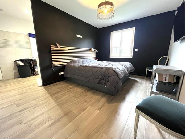 Maison d'architecte 200 M2 5 chambres sur 5220 M2 et atelier 150 M2
