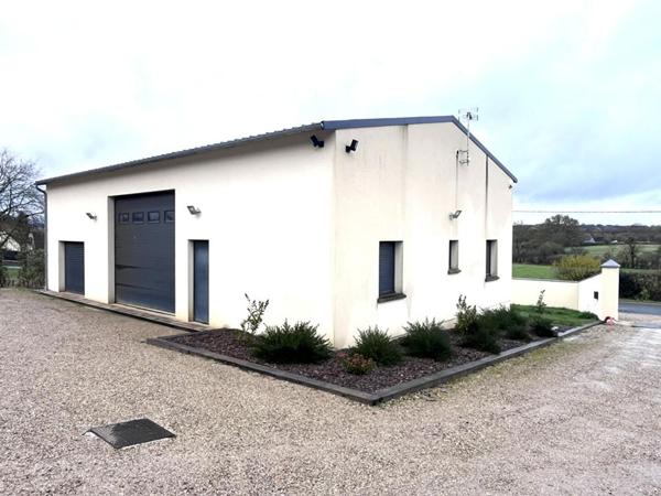 Maison d'architecte 200 M2 5 chambres sur 5220 M2 et atelier 150 M2