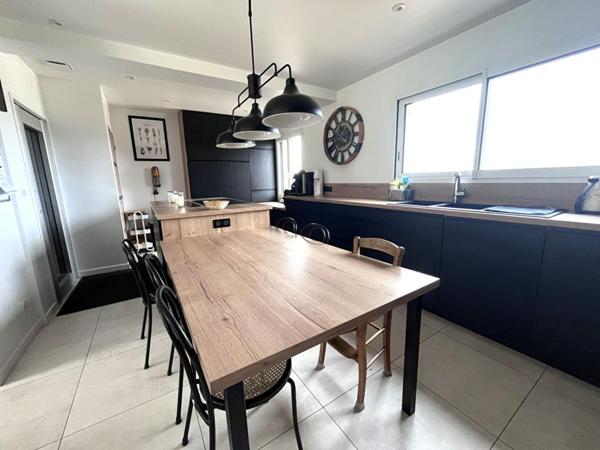 Maison d'architecte 200 M2 5 chambres sur 5220 M2 et atelier 150 M2