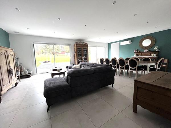 Maison d'architecte 200 M2 5 chambres sur 5220 M2 et atelier 150 M2