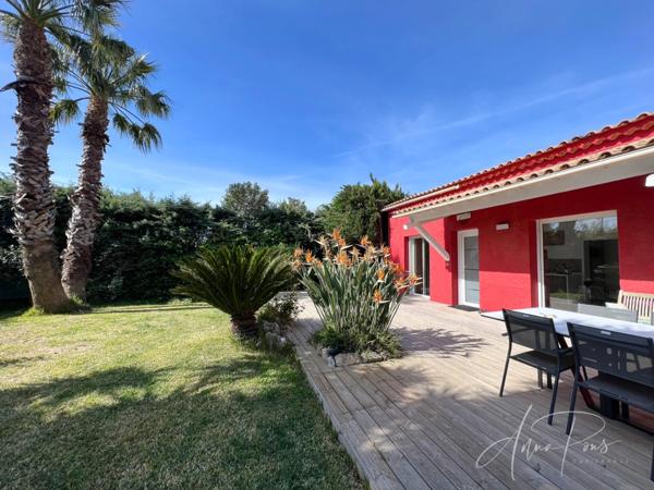 Dpt Var (83), à vendre HYERES Villa sans vis à vis- 1000m² de terrain - 3 chambres - piscine - jardin - GARAGE.