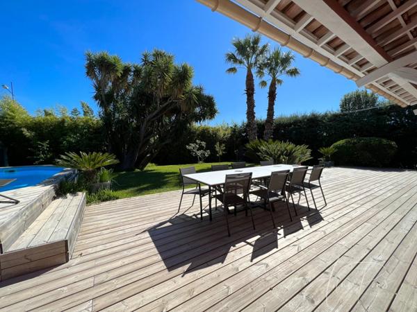 Dpt Var (83), à vendre HYERES Villa sans vis à vis- 1000m² de terrain - 3 chambres - piscine - jardin - GARAGE.