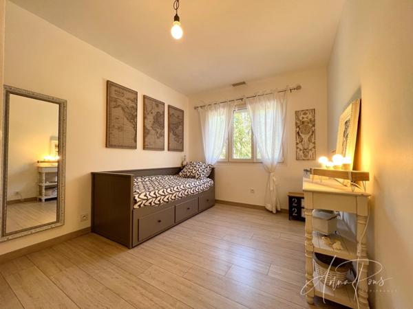 Dpt Var (83), à vendre HYERES Villa sans vis à vis- 1000m² de terrain - 3 chambres - piscine - jardin - GARAGE.