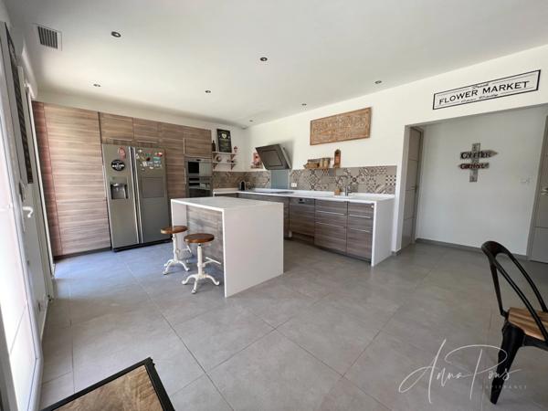 Dpt Var (83), à vendre HYERES Villa sans vis à vis- 1000m² de terrain - 3 chambres - piscine - jardin - GARAGE.