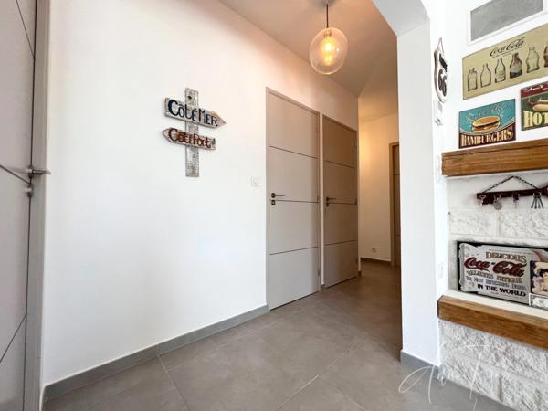 Dpt Var (83), à vendre HYERES Villa sans vis à vis- 1000m² de terrain - 3 chambres - piscine - jardin - GARAGE.