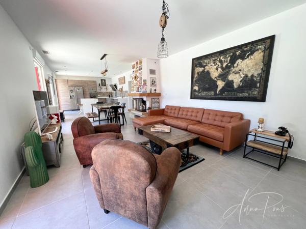 Dpt Var (83), à vendre HYERES Villa sans vis à vis- 1000m² de terrain - 3 chambres - piscine - jardin - GARAGE.