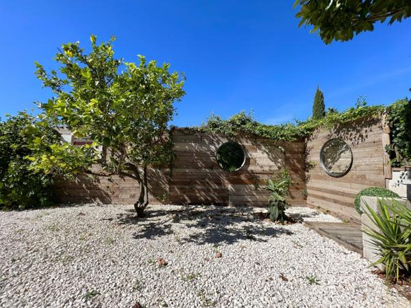 Dpt Var (83), à vendre HYERES Villa sans vis à vis- 1000m² de terrain - 3 chambres - piscine - jardin - GARAGE.