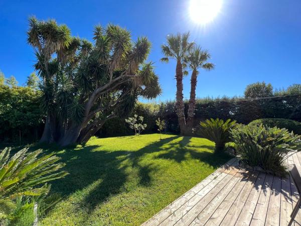 Dpt Var (83), à vendre HYERES Villa sans vis à vis- 1000m² de terrain - 3 chambres - piscine - jardin - GARAGE.