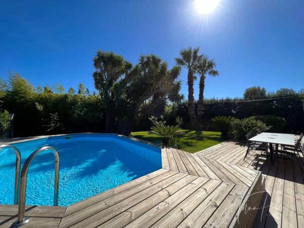 Dpt Var (83), à vendre HYERES Villa sans vis à vis- 1000m² de terrain - 3 chambres - piscine - jardin - GARAGE.