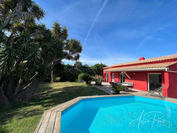 Dpt Var (83), à vendre HYERES Villa sans vis à vis- 1000m² de terrain - 3 chambres - piscine - jardin - GARAGE.