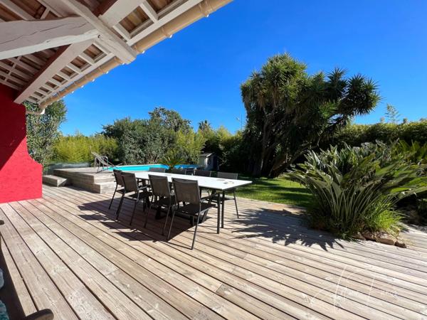 Dpt Var (83), à vendre HYERES Villa sans vis à vis- 1000m² de terrain - 3 chambres - piscine - jardin - GARAGE.