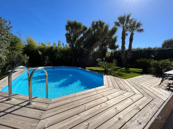 Dpt Var (83), à vendre HYERES Villa sans vis à vis- 1000m² de terrain - 3 chambres - piscine - jardin - GARAGE.