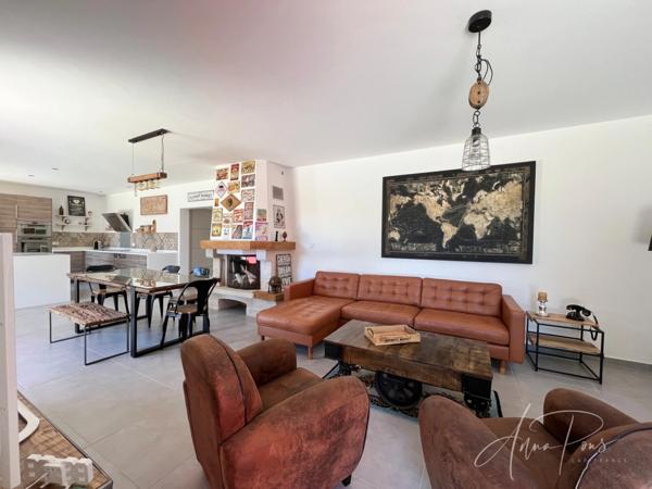 Dpt Var (83), à vendre HYERES Villa sans vis à vis- 1000m² de terrain - 3 chambres - piscine - jardin - GARAGE.