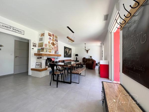 Dpt Var (83), à vendre HYERES Villa sans vis à vis- 1000m² de terrain - 3 chambres - piscine - jardin - GARAGE.