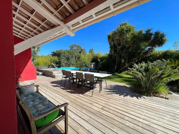 Dpt Var (83), à vendre HYERES Villa sans vis à vis- 1000m² de terrain - 3 chambres - piscine - jardin - GARAGE.