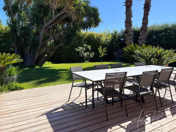 Dpt Var (83), à vendre HYERES Villa sans vis à vis- 1000m² de terrain - 3 chambres - piscine - jardin - GARAGE.