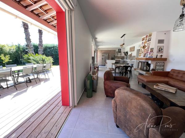 Dpt Var (83), à vendre HYERES Villa sans vis à vis- 1000m² de terrain - 3 chambres - piscine - jardin - GARAGE.