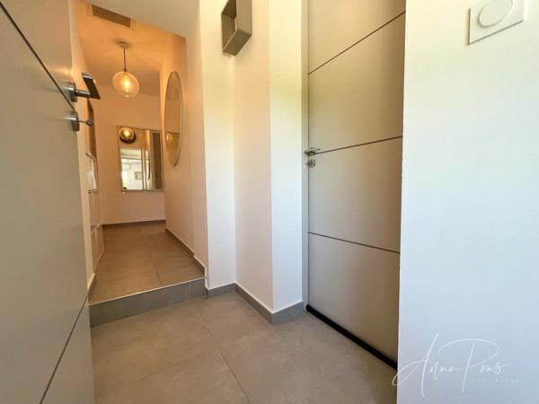 Dpt Var (83), à vendre HYERES Villa sans vis à vis- 1000m² de terrain - 3 chambres - piscine - jardin - GARAGE.