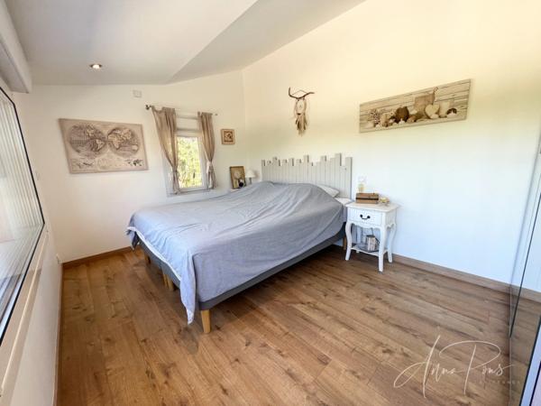 Dpt Var (83), à vendre HYERES Villa sans vis à vis- 1000m² de terrain - 3 chambres - piscine - jardin - GARAGE.