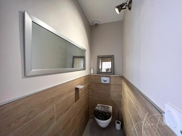 Dpt Var (83), à vendre HYERES Villa sans vis à vis- 1000m² de terrain - 3 chambres - piscine - jardin - GARAGE.