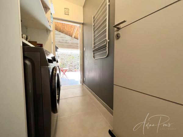 Dpt Var (83), à vendre HYERES Villa sans vis à vis- 1000m² de terrain - 3 chambres - piscine - jardin - GARAGE.