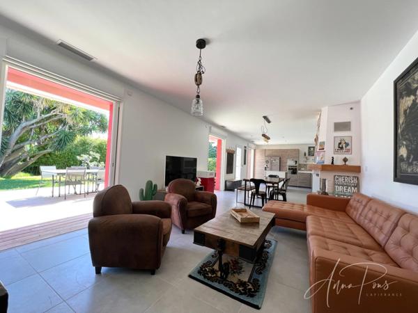 Dpt Var (83), à vendre HYERES Villa sans vis à vis- 1000m² de terrain - 3 chambres - piscine - jardin - GARAGE.