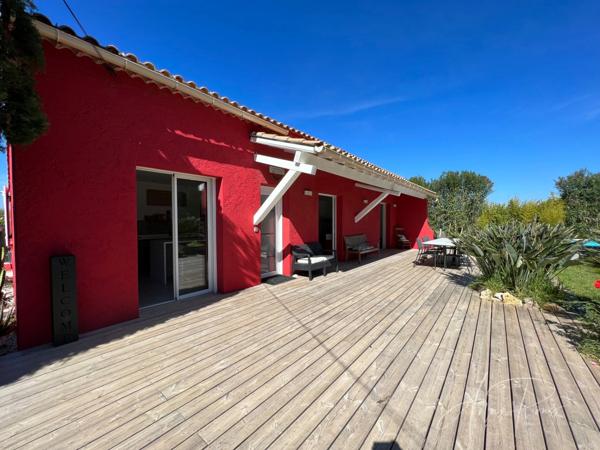 Dpt Var (83), à vendre HYERES Villa sans vis à vis- 1000m² de terrain - 3 chambres - piscine - jardin - GARAGE.
