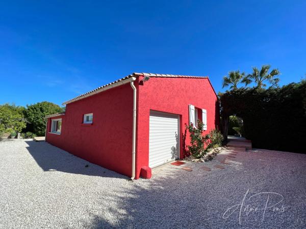 Dpt Var (83), à vendre HYERES Villa sans vis à vis- 1000m² de terrain - 3 chambres - piscine - jardin - GARAGE.