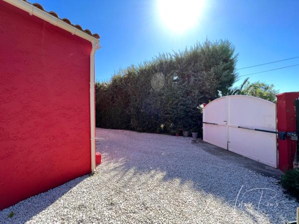 Dpt Var (83), à vendre HYERES Villa sans vis à vis- 1000m² de terrain - 3 chambres - piscine - jardin - GARAGE.