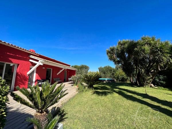 Dpt Var (83), à vendre HYERES Villa sans vis à vis- 1000m² de terrain - 3 chambres - piscine - jardin - GARAGE.