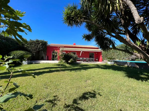 Dpt Var (83), à vendre HYERES Villa sans vis à vis- 1000m² de terrain - 3 chambres - piscine - jardin - GARAGE.