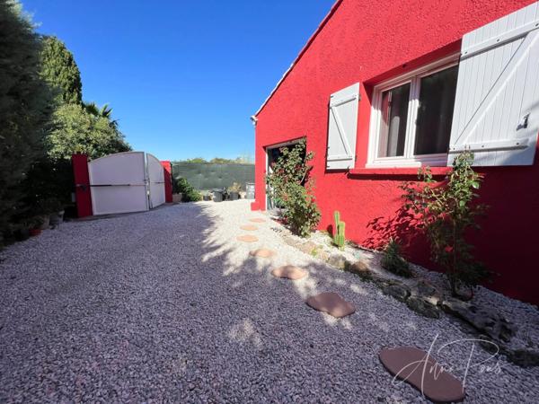 Dpt Var (83), à vendre HYERES Villa sans vis à vis- 1000m² de terrain - 3 chambres - piscine - jardin - GARAGE.