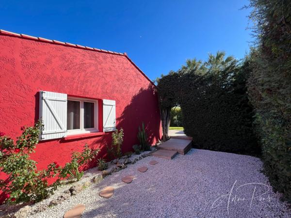 Dpt Var (83), à vendre HYERES Villa sans vis à vis- 1000m² de terrain - 3 chambres - piscine - jardin - GARAGE.