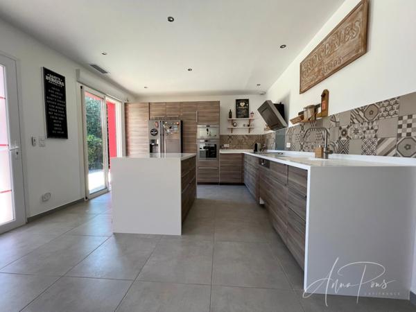 Dpt Var (83), à vendre HYERES Villa sans vis à vis- 1000m² de terrain - 3 chambres - piscine - jardin - GARAGE.