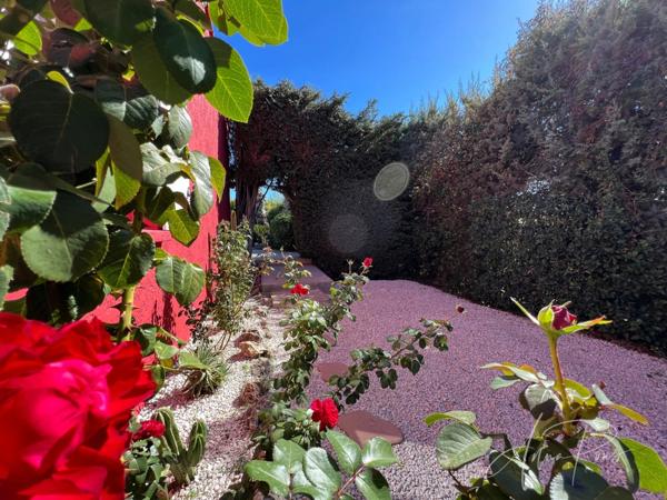 Dpt Var (83), à vendre HYERES Villa sans vis à vis- 1000m² de terrain - 3 chambres - piscine - jardin - GARAGE.